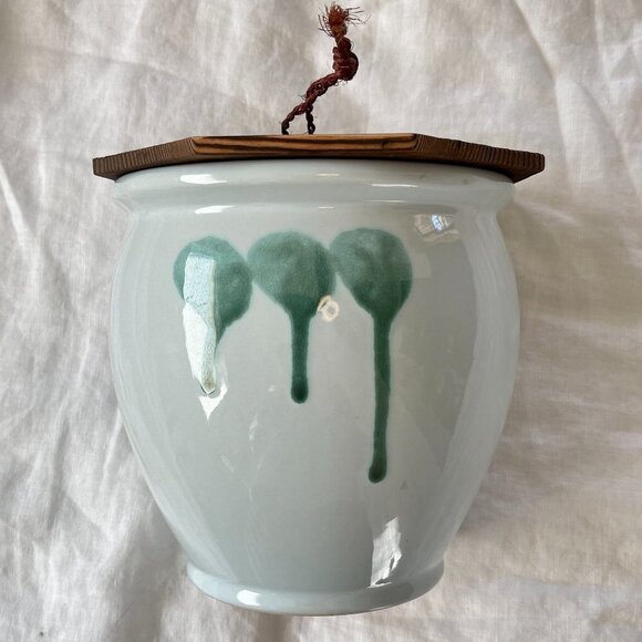 Tokoname Ware Hisamatsu Kiln Urn Vase with Wooden Lid - Picture 13 of 15